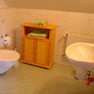Badezimmer mit Dusche und WC Badezimmer mit Dusche und WC
