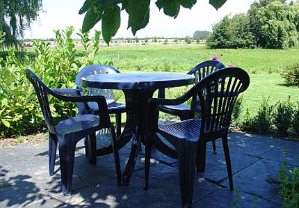 sep. Terrasse mit Blick auf unsere Koppel